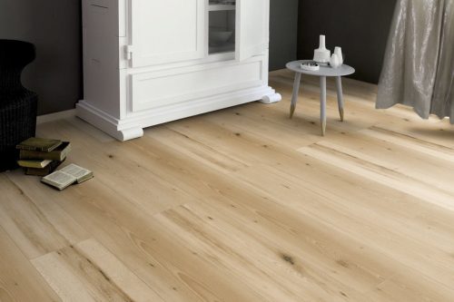 Swaran bükk laminált padló 8mm/Ac4/32 kopásállóság, fózolt - K4368